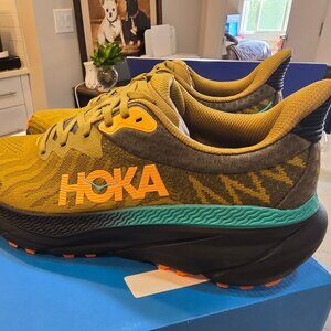 NEW Hoka One One Challenger ATR 7 1134497-HLC Honey - Black Running Size 10 MENS